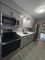 1003 Parkview Dr in Tuxedo, NY - Building Photo