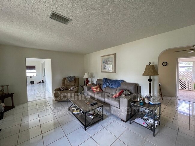 2797 Renatta Dr in Belleair Bluffs, FL - Building Photo - Building Photo