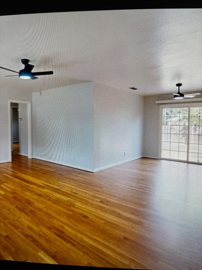 925 Jones St in Yuba City, CA - Building Photo - Building Photo