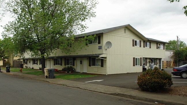 965 NW Hobart Ave in Corvallis, OR - Building Photo - Building Photo