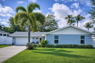 2594 Marcinski Rd in Jupiter, FL - Building Photo