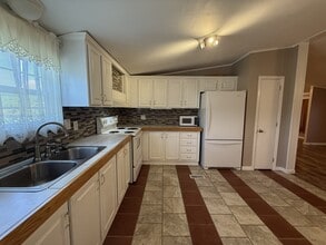 269 Gilliam Mountain Rd in Hendersonville, NC - Building Photo - Building Photo