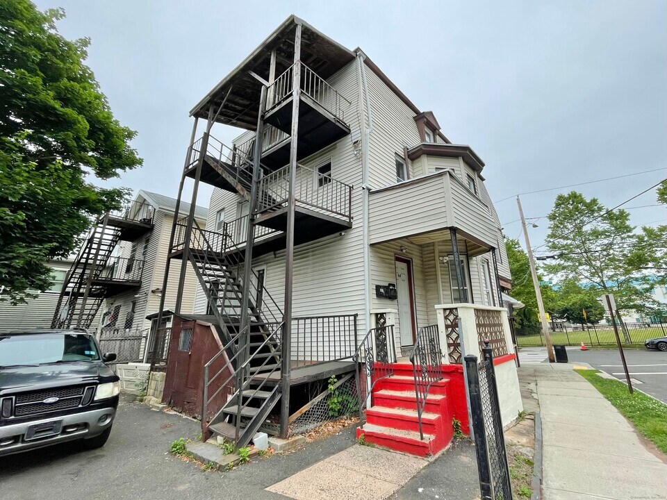58 Sylvan Ave in New Haven, CT - Building Photo