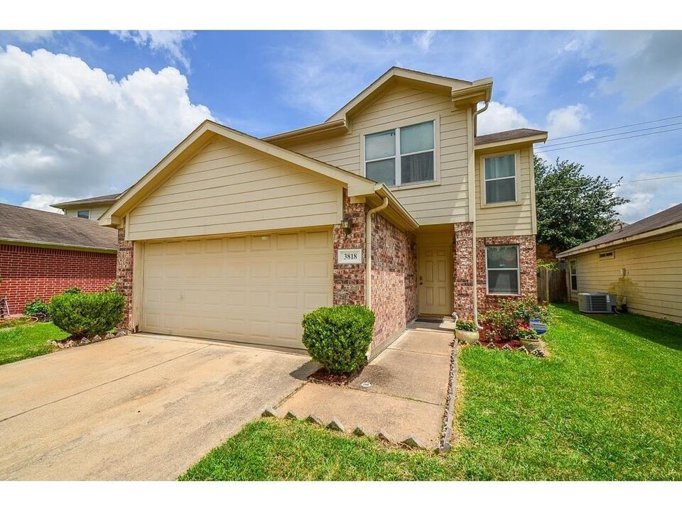 3818 Gardenia Bend in Houston, TX - Building Photo