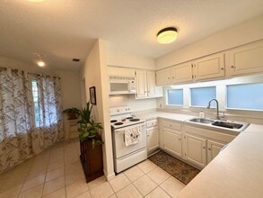 4 Fernwood Trail in Hilton Head Island, SC - Building Photo - Building Photo