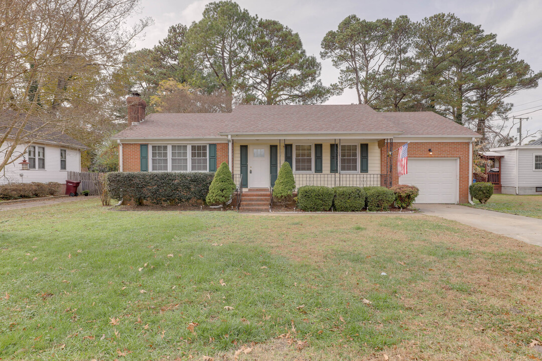 1403 Hawthorne Dr in Chesapeake, VA - Building Photo