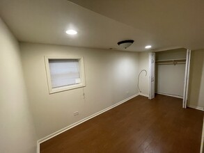 8615 S Colfax Ave, Unit Garden apt in Chicago, IL - Building Photo - Building Photo
