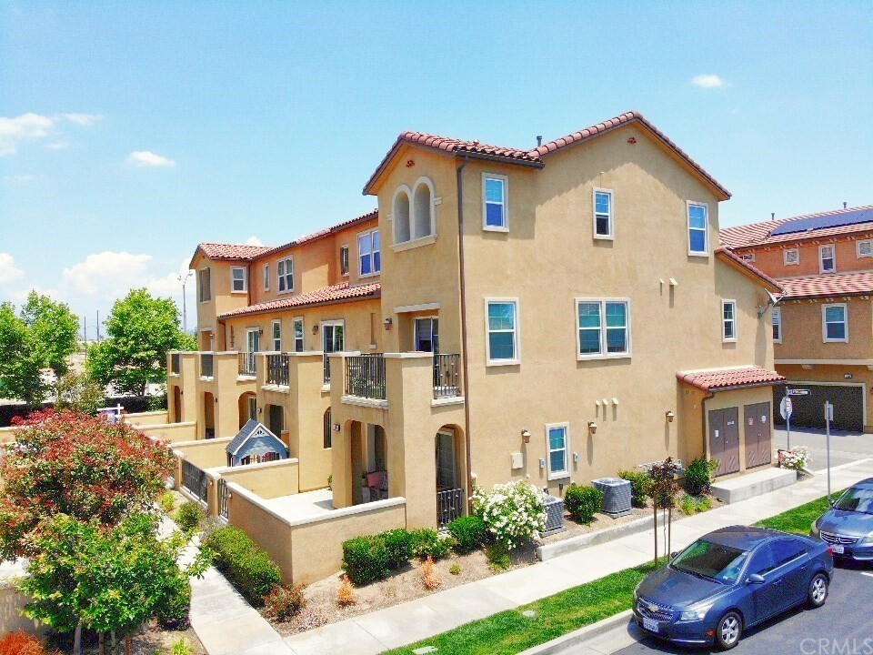 10403 Persimmon Ct in Santa Fe Springs, CA - Building Photo