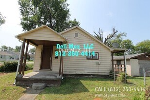 2001 S Kerth Ave in Evansville, IN - Building Photo