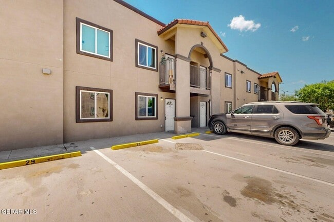 540 N Yarbrough Dr in El Paso, TX - Foto de edificio - Building Photo