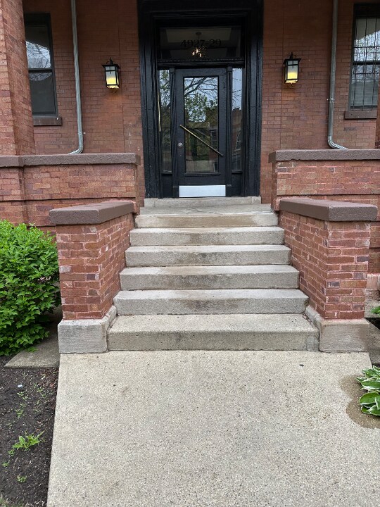 4927 N Winthrop Ave in Chicago, IL - Building Photo