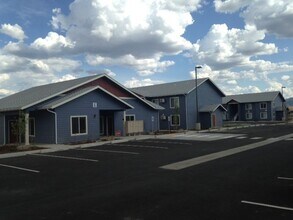 906 Shumway Rd in Omak, WA - Building Photo - Building Photo