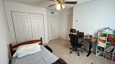 2249 Sunrise Cir in Aurora, IL - Building Photo - Building Photo