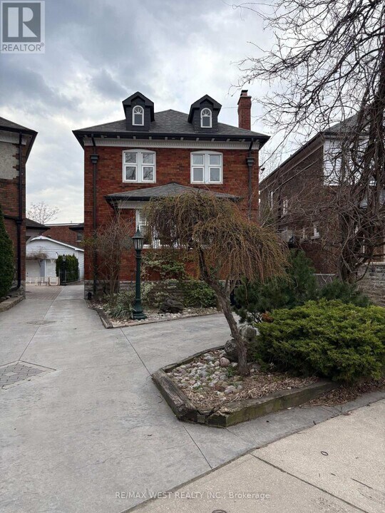 34 Rusholme Dr in Toronto, ON - Building Photo