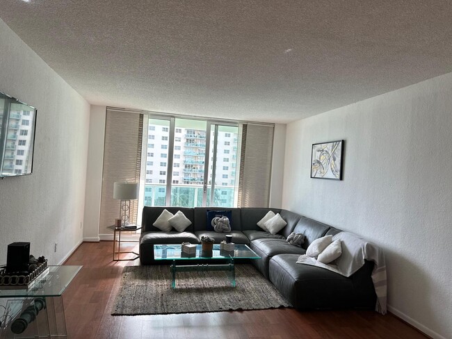 19380 Collins Ave, Unit 705 in Sunny Isles Beach, FL - Building Photo - Building Photo