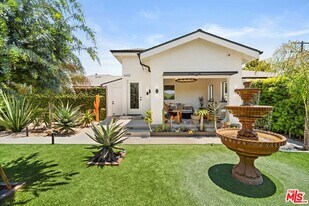 6432 W 86th Pl in Los Angeles, CA - Building Photo