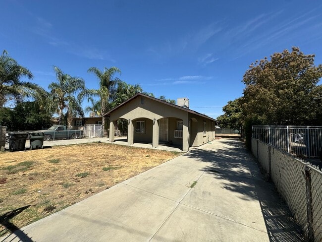 118 Hickerson Dr in Bakersfield, CA - Building Photo - Building Photo