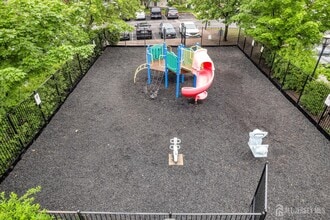 98 Prestwick Way in Edison, NJ - Building Photo - Building Photo