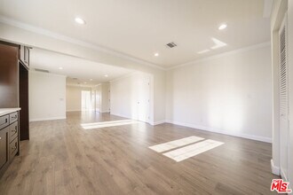 136 N Rampart Blvd in Los Angeles, CA - Building Photo - Building Photo