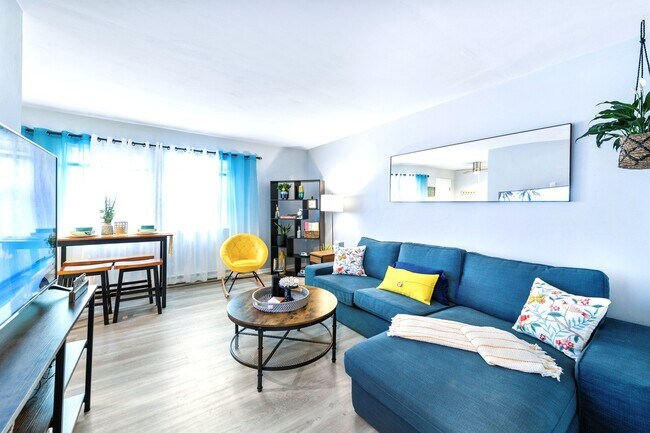 property at 1423 E Ocean View Ave