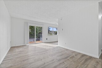 Treecrest Burnside in Portland, OR - Building Photo - Building Photo