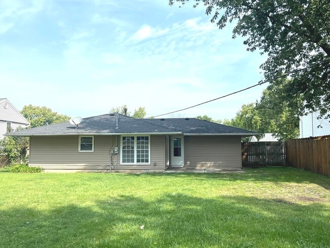 703 Wicker Ave in Streamwood, IL - Building Photo - Building Photo