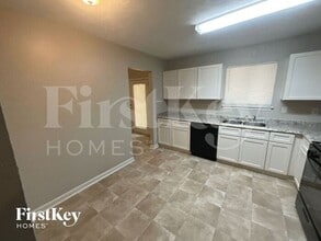 3393 Hollow Tree Dr in Decatur, GA - Building Photo - Building Photo