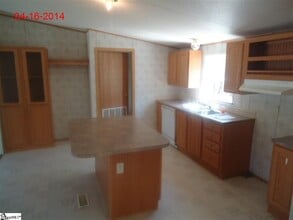 19 Barnhart Ln in Fountain Inn, SC - Foto de edificio - Building Photo