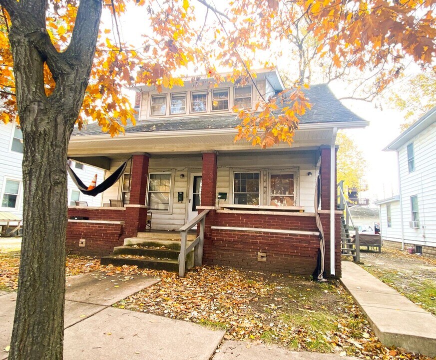 223 W Lutz Ave in West Lafayette, IN - Building Photo