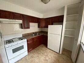 736 W Buena Ave, Unit 401 in Chicago, IL - Building Photo