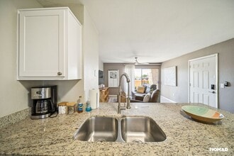 8055 E Thomas Rd in Scottsdale, AZ - Building Photo - Building Photo