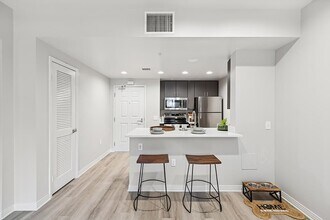 Haven at Del Mar Station Apartments in Pasadena, CA - Foto de edificio - Building Photo