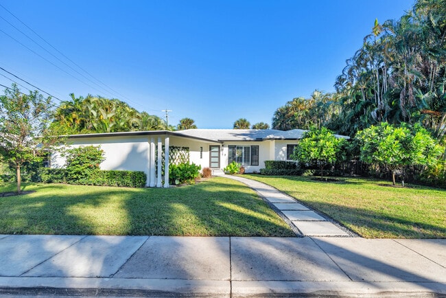328 N Lakeside Dr in Lake Worth Beach, FL - Building Photo - Building Photo
