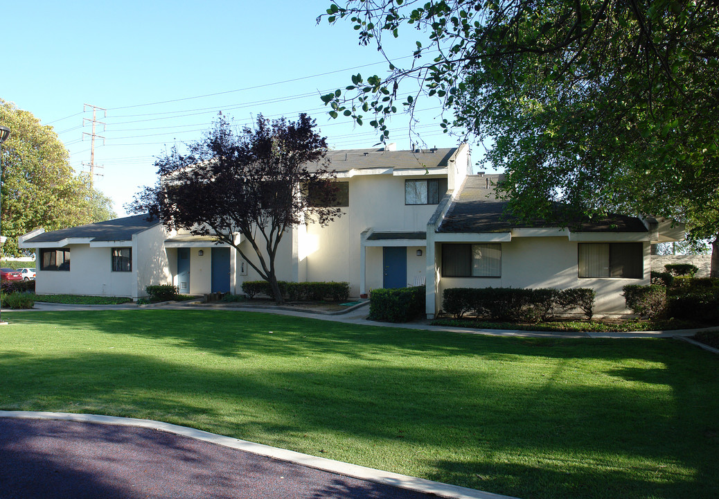 7995 Telephone Rd in Ventura, CA - Building Photo