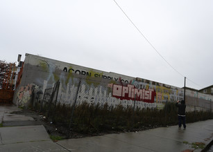 683-685 9th St in Oakland, CA - Foto de edificio - Building Photo