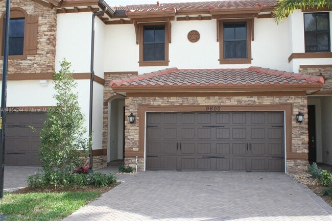 property at 9600 Town Parc Cir N