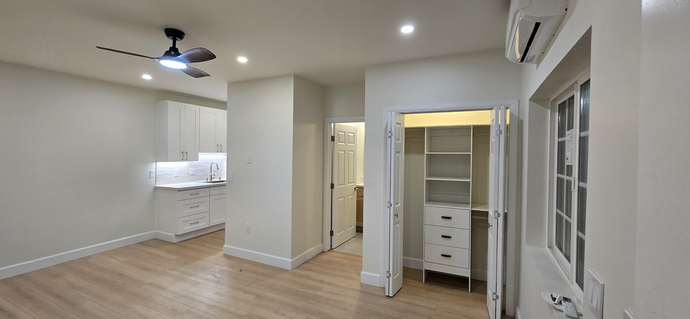 21212 Merridy St, Unit 214 in Chatsworth, CA - Building Photo