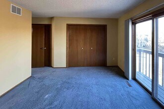 3080 Shields Dr in Eagan, MN - Building Photo - Building Photo