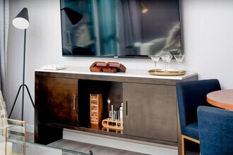 240 Congress Ave in New Haven, CT - Building Photo - Building Photo