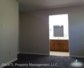 5772 N Castlegate Dr in Atlanta, GA - Building Photo - Building Photo
