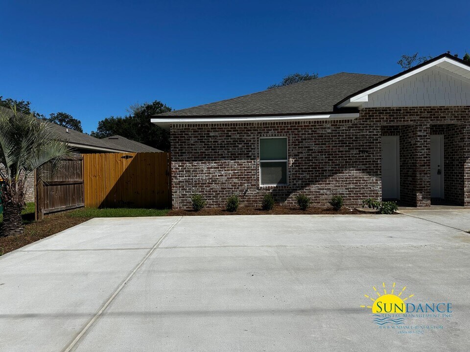 787 Navy St in Fort Walton Beach, FL - Building Photo