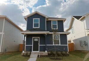 317 Santo Domingo Rd in Bastrop, TX - Building Photo