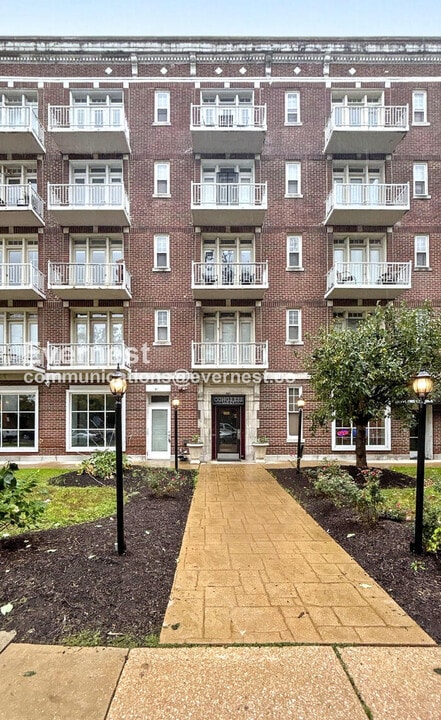 5316 Pershing Ave in St. Louis, MO - Building Photo