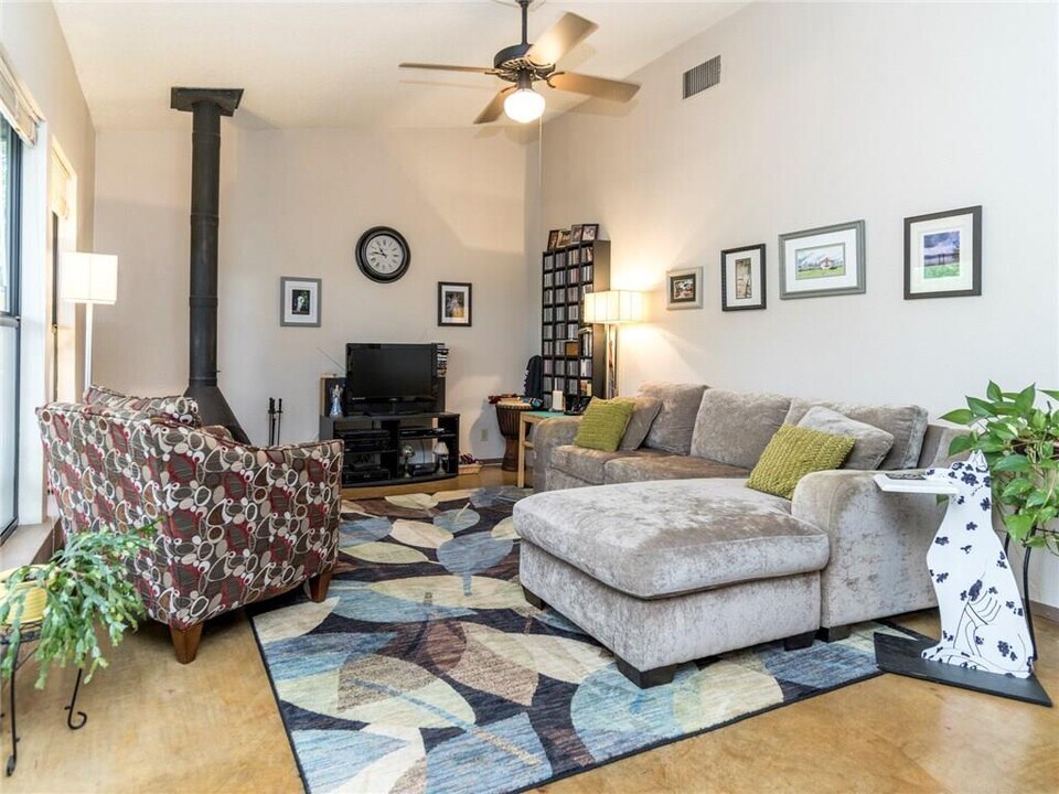 704 Ramble Ln in Austin, TX - Building Photo
