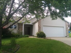 18 Fleischman Cir in Madison, WI - Building Photo