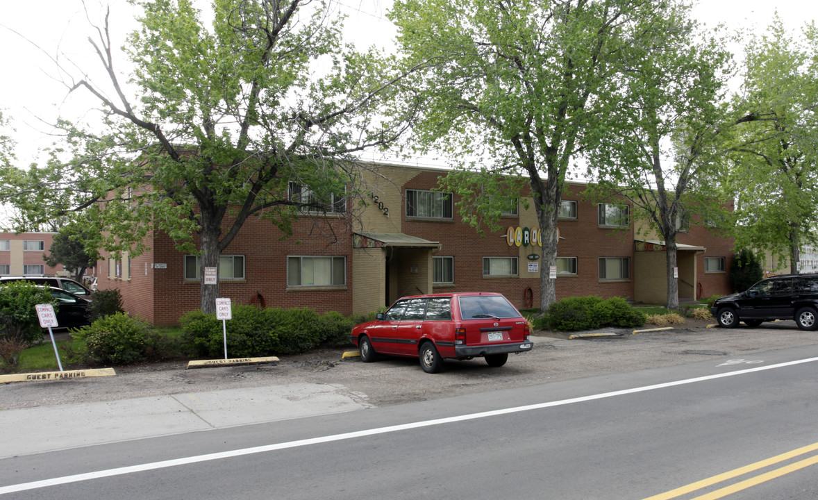 La Ronja Apartments in Lakewood, CO - Building Photo