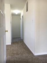 8373 Grove Angle Rd in Ellicott City, MD - Foto de edificio - Building Photo