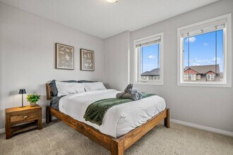 724 Windridge Rd SW in Airdrie, AB - Building Photo - Building Photo