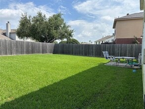 2205 Mossey Creek Dr in Deer Park, TX - Foto de edificio - Building Photo