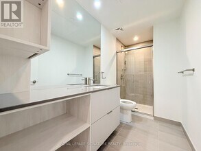 1 Fairview Rd E in Mississauga, ON - Building Photo - Building Photo